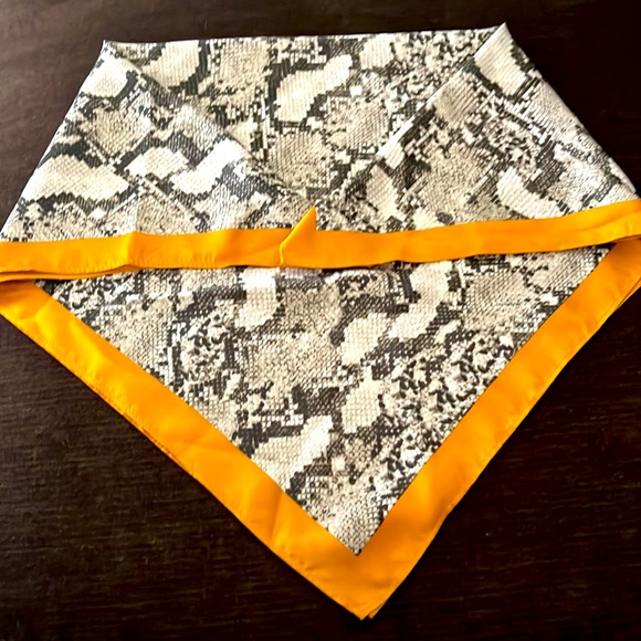 scarf by H&M. Offers welcome! NWOT. Holiday pick🎁 - Picture 2 of 4